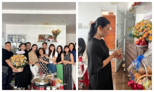 NSƯT Mỹ Uyên cùng dàn sao Việt mang hoa đến tận nhà cúng giỗ đầu cho cố diễn viên Đức Long
