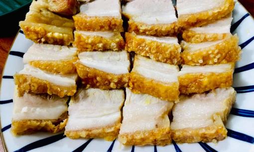 Không có nồi chiên không dầu, lò nướng vẫn làm được món thịt quay giòn bì với cách đơn giản sau 