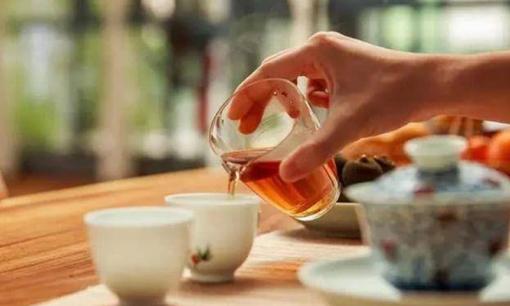 Người uống nước đun sôi trong thời gian dài so với người uống trà lâu năm, cơ thể ai khỏe hơn?