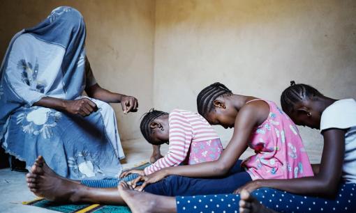 Rùng mình hủ tục cắt bộ phận sinh dục của bé gái từ sơ sinh đến 15 tuổi: Những đau đớn cả thể xác lẫn tinh thần