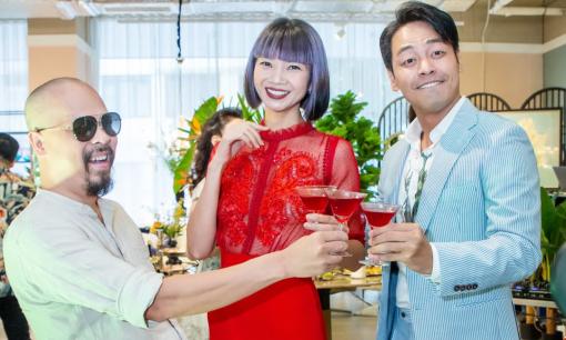 NTK Đức Hùng tươi hết cỡ khi được gặp lại siêu mẫu Hạ Vy và MC Phan Anh sau thời gian dài 'nghỉ dịch'