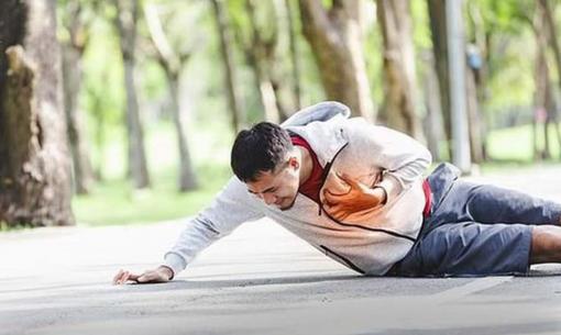 Nếu gặp người bị đột quỵ, đây là 3 điều nên làm và 3 điều không nên làm