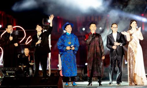 Ca sĩ Tấn Sơn tỏa sáng với ca khúc hòa bình của Trịnh Công Sơn