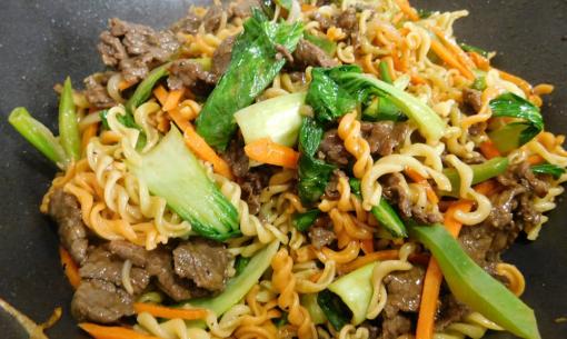 Mì xào thịt bò, món ngon đổi bữa cho ngày mát trời, người lớn hay trẻ nhỏ đều mê