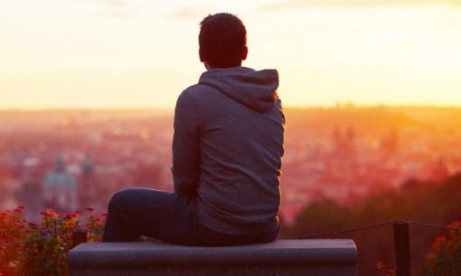 Sau ngày mẹ mất, bất ngờ có người đàn ông lạ đến nhận tôi là con và muốn tôi về sống cùng