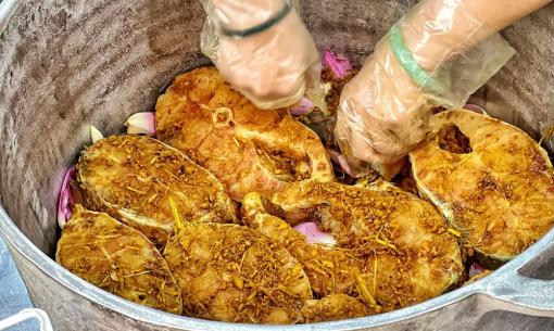 Cách làm cá kho sen không chỉ đỡ tanh, thơm mà còn vô cùng ngon