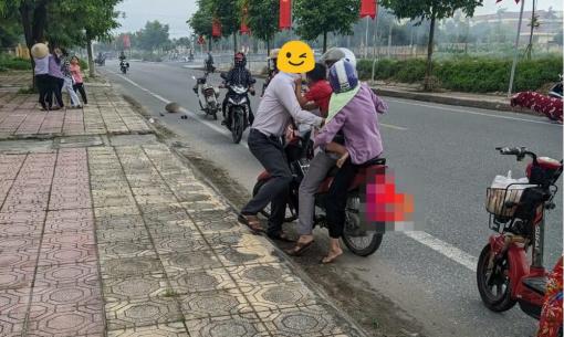 Bố giành con ngay sau phiên tòa ly hôn, hình ảnh khiến nhiều người đau xót đặt câu hỏi: 'Còn lại gì sau một cuộc hôn nhân đổ vỡ?'