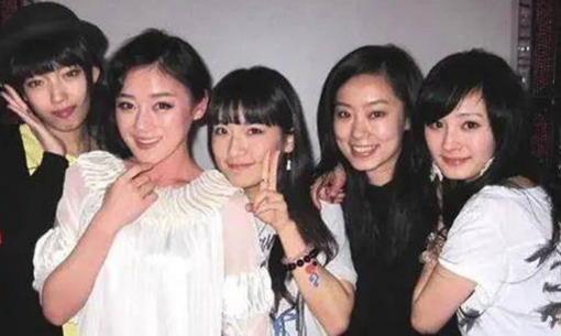 2 trong số 3 người bạn ở ký túc xá cùng Dương Mịch đều nổi tiếng, riêng cô gái cuối cùng không ai biết đến