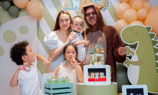 Tuấn Hưng hóa gấu trúc mừng sinh nhật cậu út, vợ chồng Diva Thanh Lam đến chúc mừng 