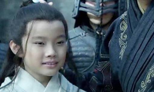 Tào Tháo muốn xử tử thần đồng, con trai Tào Phi chạy đến can ngăn, Tào Tháo nói 1 câu, cuối cùng Tào Phi cũng hiểu ra