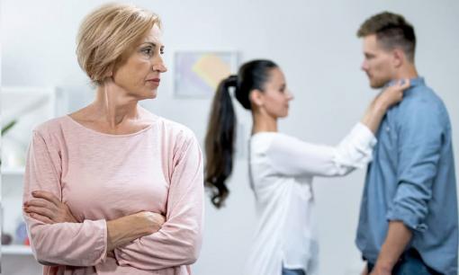 4 cách đối phó khi mẹ chồng hay ghen tị và ghét con dâu