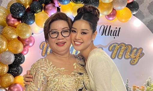 Khánh Vân mừng sinh nhật mẹ ruột, dân mạng nhìn là biết thần thái và khí chất của nàng Hậu được thừa hưởng từ ai