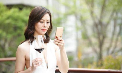 Phụ nữ trên 50 tuổi có cần đàn ông không? Cùng lắng nghe tâm sự của 2 người phụ nữ dưới đây