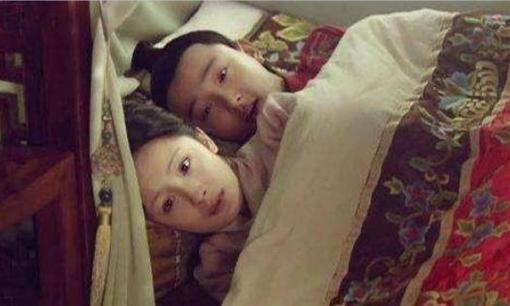 Ở thời cổ đại, nam chủ muốn quan hệ với hầu gái, hầu gái phải làm thế nào? Hành động của hầu gái khiến mọi người đỏ mặt!