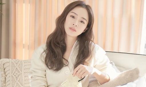 Không hổ danh là biểu tượng sắc đẹp xứ Kim Chi, Kim Tae Hee vừa xuất hiện lại khiến khán giả 'mắt tròn mắt dẹt' với nhan sắc ở tuổi 42