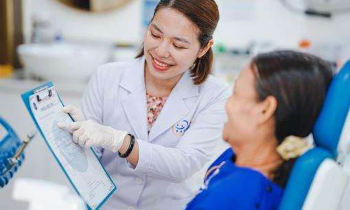 Nha khoa Happy - Bác sĩ CKI Trần Thị Hương Quỳnh: Chăm sóc răng miệng cho trẻ giống như chăm bón cho một mầm cây non