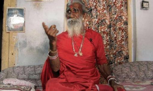 Nhà sư người Ấn Độ tuyên bố chưa bao giờ ăn trong 78 năm, cho đến khi ông bị bí mật cài đặt máy giám sát và sự thật được hé lộ