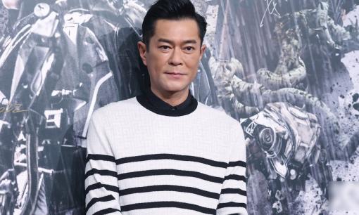 'Khổ sở' với bộ giáp nặng 15kg, Cổ Thiên Lạc bị chấn thương cột sống cổ