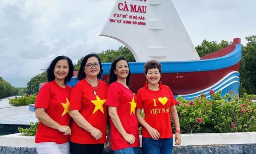 Hội bạn U60 tự lái xe ô tô đi du lịch xuyên Việt trong 35 ngày, dân tình phải nể vì độ 'chất'