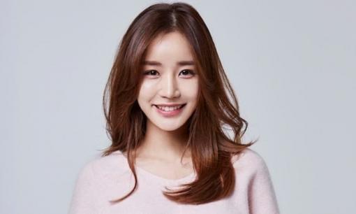 Sao nữ 'Phẩm Chất Quý Ông' Yoon Jin Yi kết hôn hậu vướng tin đồn bị tố rao bán thân xác