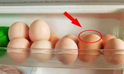 Để trứng trong tủ lạnh như thế này rất dễ thành 'trứng hư', nhiều người trong gia đình vẫn đang làm sai cách