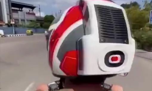 Ấn Độ ra mắt mũ bảo hiểm chống khói bụi: nó có thể chặn 80% chất ô nhiễm và được bán với giá khoảng 1.3 triệu đồng 