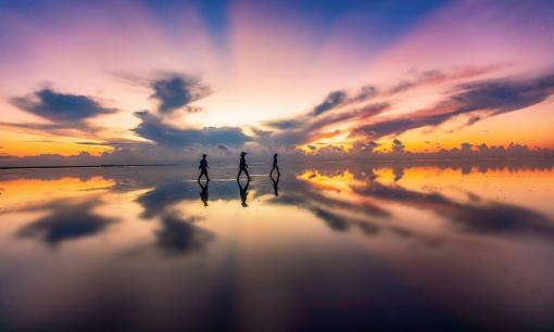 Tại sao biển Thái Bình gần đây lại gây sốt với tên gọi 'biển vô cực'?