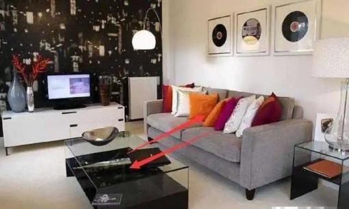 Ghế sofa không được đặt ở hướng này, trừ khi muốn vợ chồng bất hòa, tài lộc tiêu tán, nghèo khổ suốt đời
