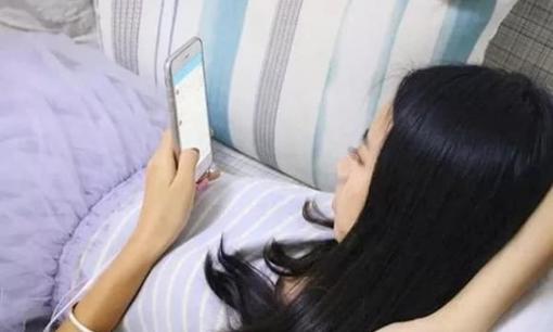 Chơi điện thoại ít nhất 16 tiếng mỗi ngày, cơ thể bạn đã thay đổi thầm lặng rồi, đừng coi thường trước khi quá muộn