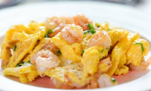 Gợi ý 4 món tôm ngon cho bữa ăn gia đình: Tôm chiên trứng thơm nức, tôm xào cay Tứ Xuyên là món thú vị nhất