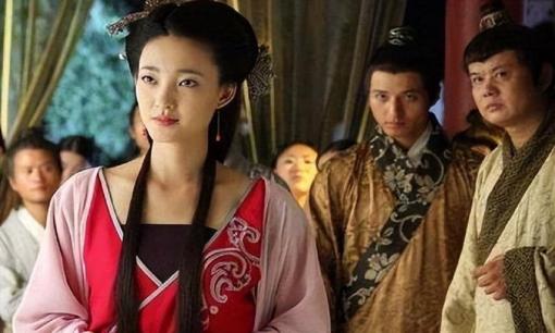 Tại sao các nhà thổ cổ đại lại “nuôi” một nhóm đàn ông mạnh mẽ? Mục đích của nó không chỉ là vệ sĩ