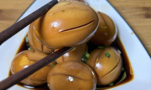 Dạy bạn cách làm món trứng sốt bia siêu ngon, nước đậm đà và thơm lừng