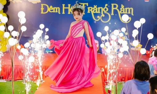 Model nhí Thanh Như - Học trò Xuân Lan tự tin nổi bật ở trường mới