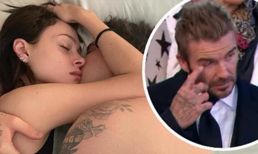 Brooklyn thân mật bên vợ Nicola Peltz giữa lúc David Beckham rơi lệ xếp hàng 13 giờ để viếng Nữ hoàng