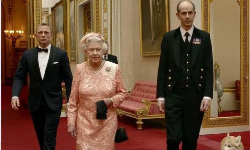 Người hầu yêu thích của Nữ hoàng Elizabeth II: cao 192 cm, chưa bao giờ kết hôn, trung thành với Nữ hoàng trong 44 năm