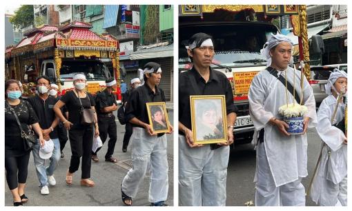 Lễ an táng ca sĩ Hà Lan Phương: Chồng con đội khăn tang bước đi lặng lẽ, không một sao Việt tiễn đưa