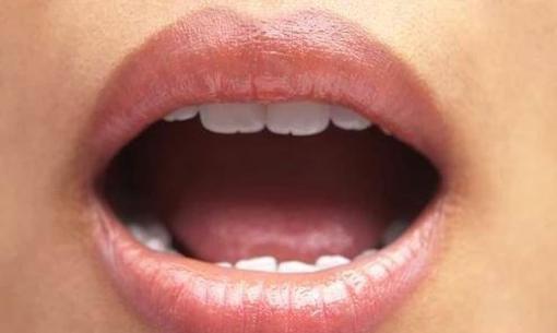 Miệng bị khô khi ngủ vào ban đêm? Bác sĩ: Có thể liên quan đến 4 điều này