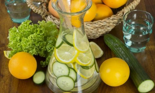 Đắp dưa chuột lên mặt và uống nước chanh hàng ngày có thực sự hiệu quả trong việc làm đẹp?