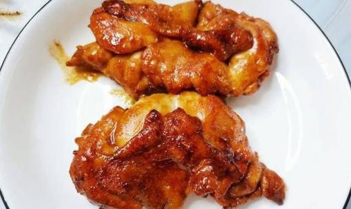 Chán gà luộc làm ngay đùi gà rút xương ngon hấp dẫn, giòn bên ngoài và mềm bên trong, trẻ con cực thích