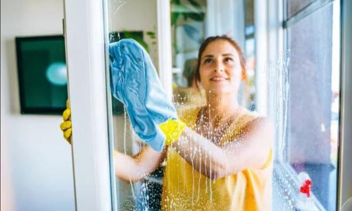 Tự chế nước lau kính giúp không gian trở nên sáng bóng mà không tốn tiền