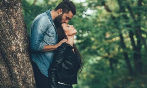 Hôn một người phụ nữ ở bốn nơi này, cô ấy sẽ ngay lập tức mỉm cười dù đang tức giận