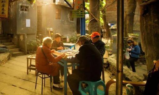 Khi một người ở tuổi trung niên, có ba điều cần tránh, ba điều không hỏi, thật đáng suy ngẫm