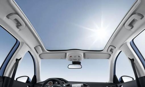 Sự khác biệt giữa ô tô có cửa sổ trời và không có cửa sổ trời là gì? 