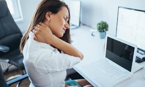Đau lưng, mỏi vai gáy là những vấn đề thường gặp của chị em công sở, góc nhìn mới sẽ giúp bạn tìm ra giải pháp
