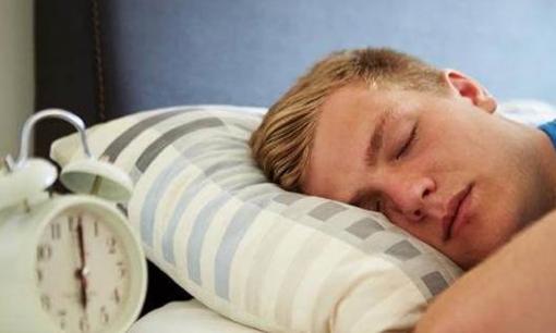 Đàn ông ngủ mà không mặc 'quần lót', cơ thể có thể gặt hái 3 'lợi ích' lớn