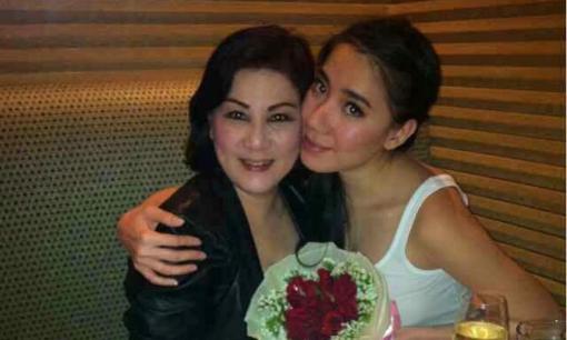 Mẹ Chung Thục Quyên qua đời, loạt sao Việt chia buồn