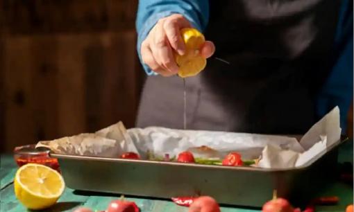 Tại sao không nên vắt chanh vào đồ ăn vẫn còn nóng? Chuyên gia ẩm thực người Ấn Độ đưa ra lời giải thích