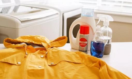 Áo mưa sau mỗi lần sử dụng có cần giặt không? Hóa ra từ trước đến nay chúng ta vẫn làm sai