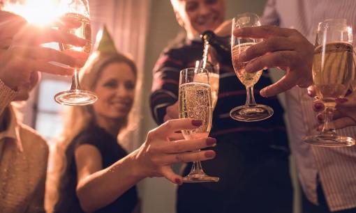 Trong bữa ăn, những người có 3 biểu hiện này thường là những người vô dụng, cố gắng không quan hệ sâu sắc