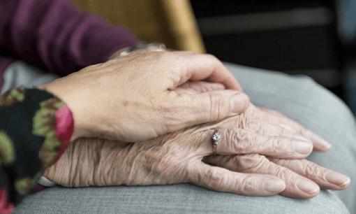 Một khi người già xuất hiện dấu hiệu này, thời gian còn lại không nhiều, mọi người hãy quan tâm nhiều hơn